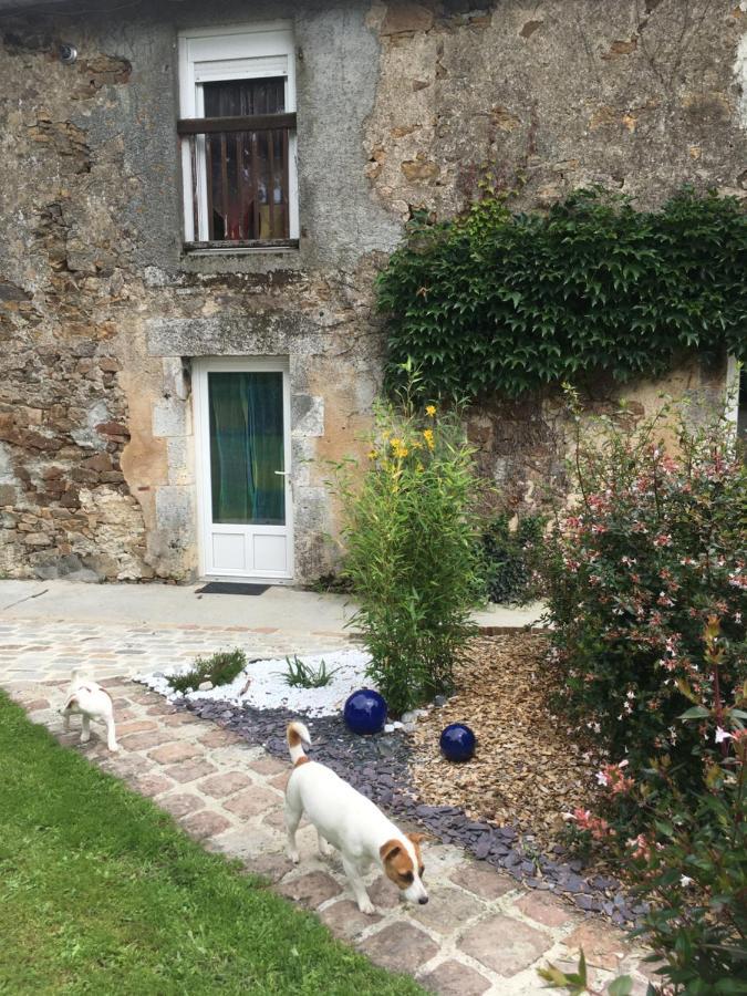Ferme Gite Equestre En Charente Confolens Exterior foto